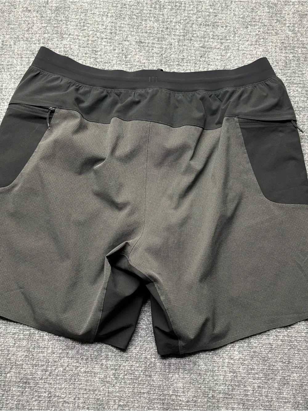 Lululemon Shorts Mens XL Black Gray Train to Beach 8